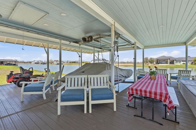 108 Lakeside CV, Martindale, TX 78655