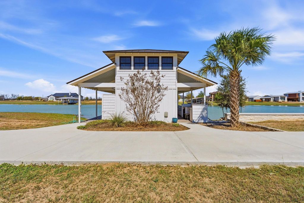 108 Lakeside CV, Martindale, TX 78655
