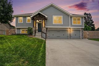 725 E 13th Terrace, Kearney, MO 64060