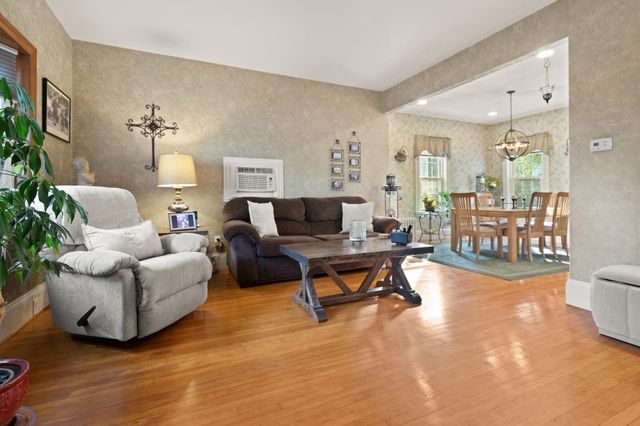 10 Cedar Cliff Terrace, Medford, MA 02155