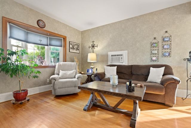 10 Cedar Cliff Terrace, Medford, MA 02155