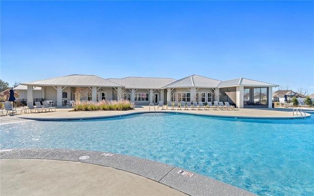 10680 Northern Dancer Court, Daphne, AL 36526