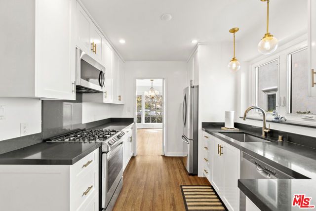 1204 Beverwil Drive, Los Angeles, CA 90035