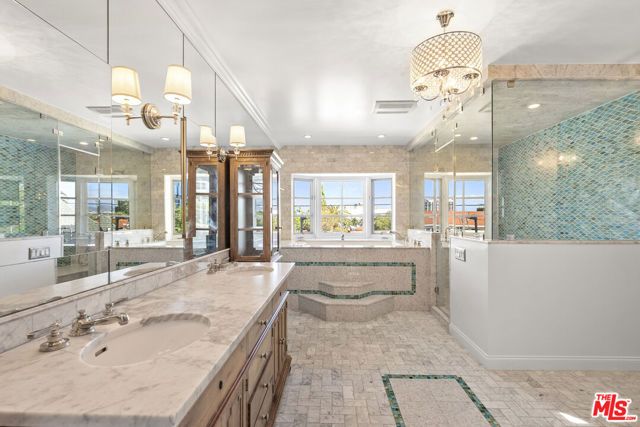 1204 Beverwil Drive, Los Angeles, CA 90035