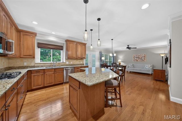 1050 Brook Mont Drive, O'fallon, MO 63366