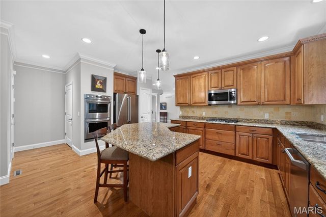 1050 Brook Mont Drive, O'fallon, MO 63366