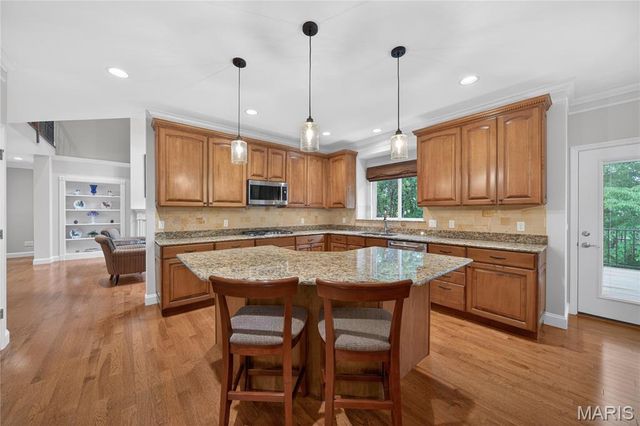 1050 Brook Mont Drive, O'fallon, MO 63366