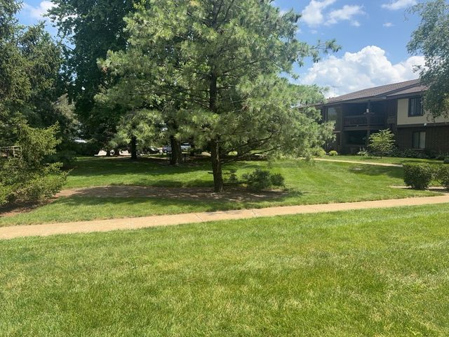 571 Somerset Lane 5, Crystal Lake, IL 60014