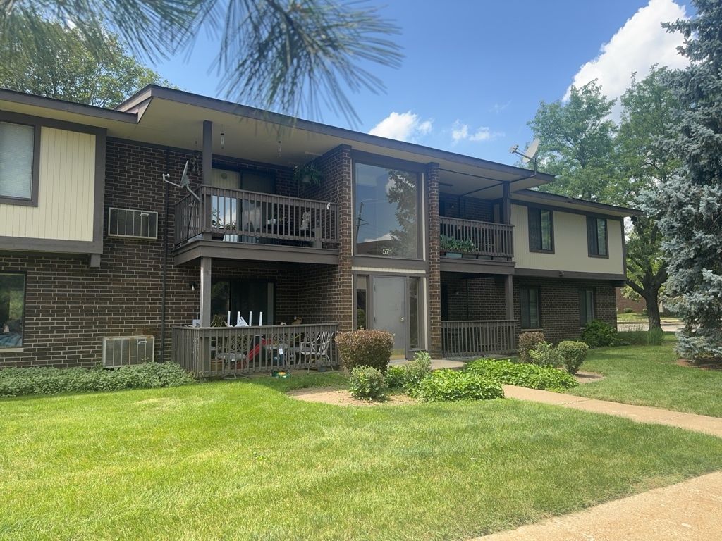 571 Somerset Lane 5, Crystal Lake, IL 60014