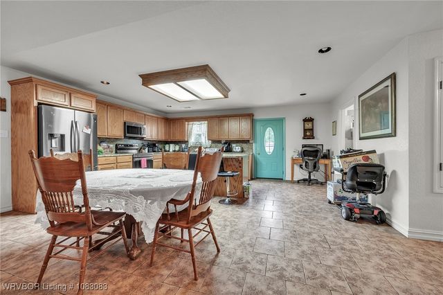 1204 Hollywood Place, Lavaca, AR 72941