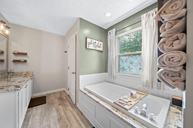 891 Dunvegan Circle, Pickerington, OH 43147