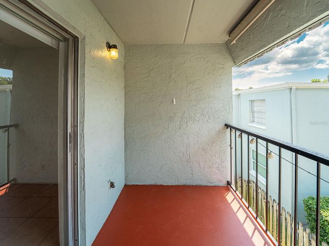 2876 SOMERSET PARK DRIVE 201, Tampa, FL 33613