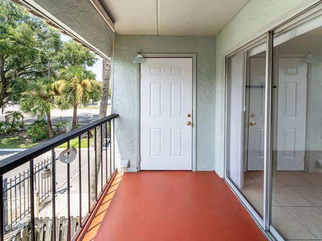 2876 SOMERSET PARK DRIVE 201, Tampa, FL 33613