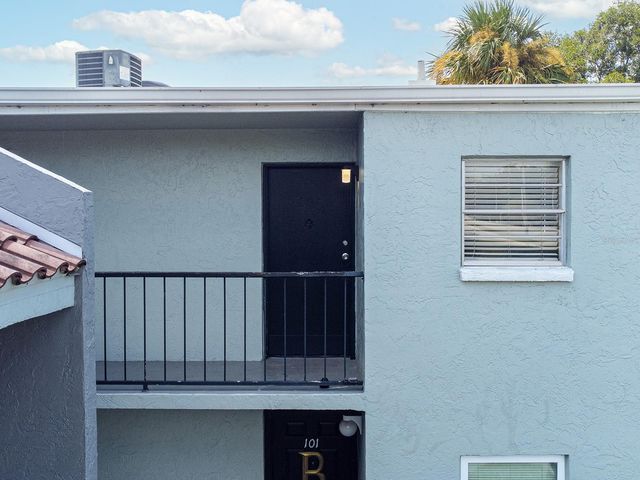 2876 SOMERSET PARK DRIVE 201, Tampa, FL 33613