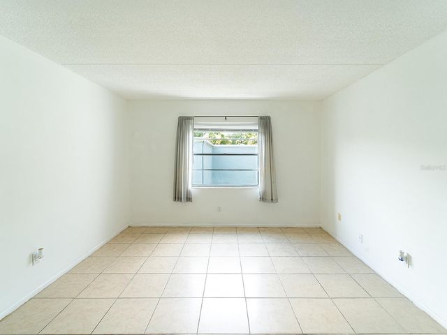 2876 SOMERSET PARK DRIVE 201, Tampa, FL 33613