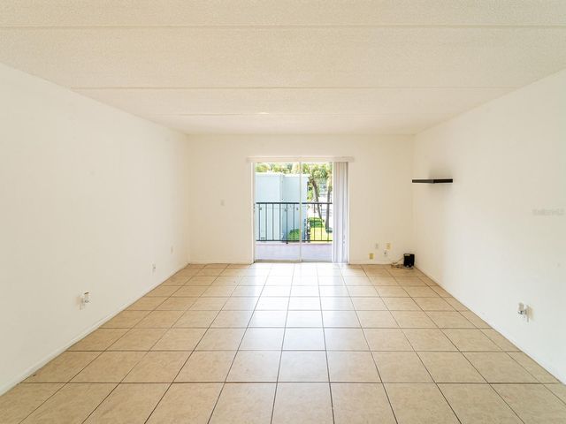 2876 SOMERSET PARK DRIVE 201, Tampa, FL 33613