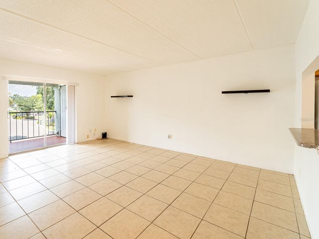 2876 SOMERSET PARK DRIVE 201, Tampa, FL 33613