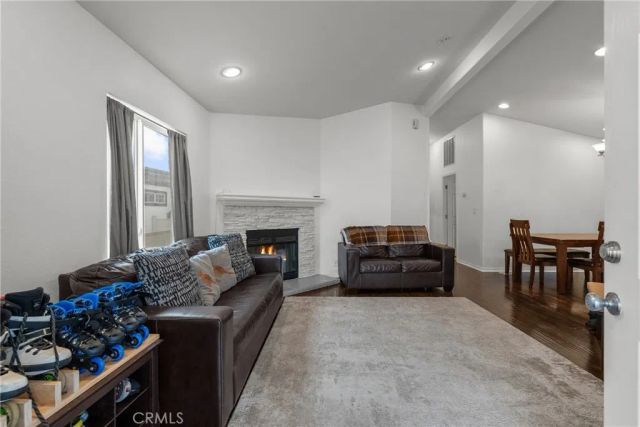 21500 Lassen 180, Chatsworth, CA 91311