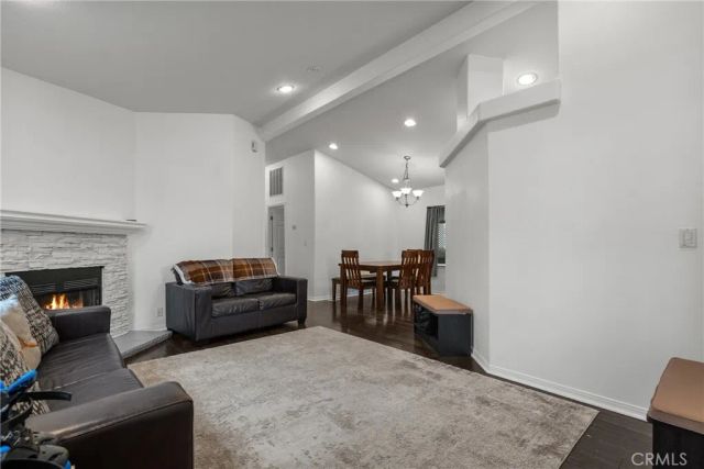 21500 Lassen 180, Chatsworth, CA 91311