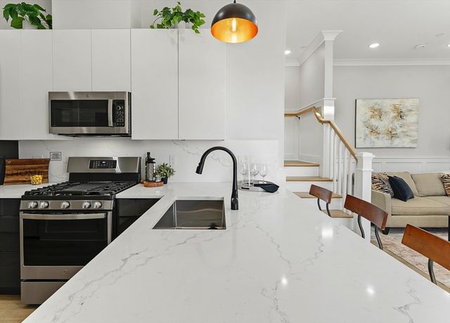 115 Thurston St I, Somerville, MA 02145