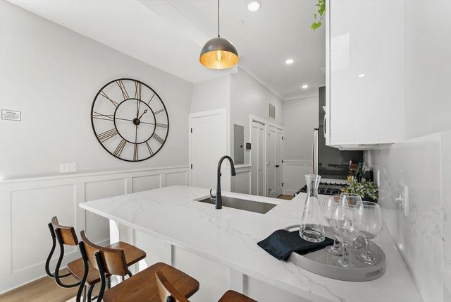 115 Thurston St I, Somerville, MA 02145