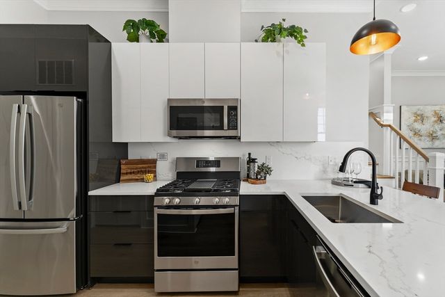 115 Thurston St I, Somerville, MA 02145