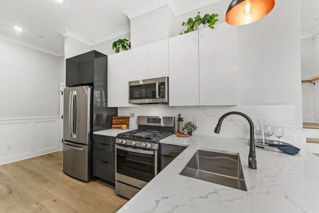 115 Thurston St I, Somerville, MA 02145