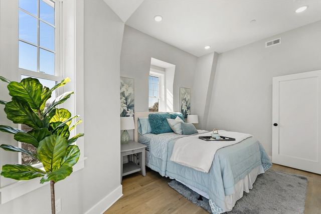 115 Thurston St I, Somerville, MA 02145