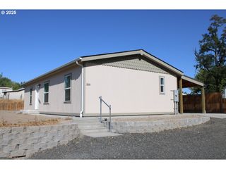 310 N Morrison St, Adams, OR 97810