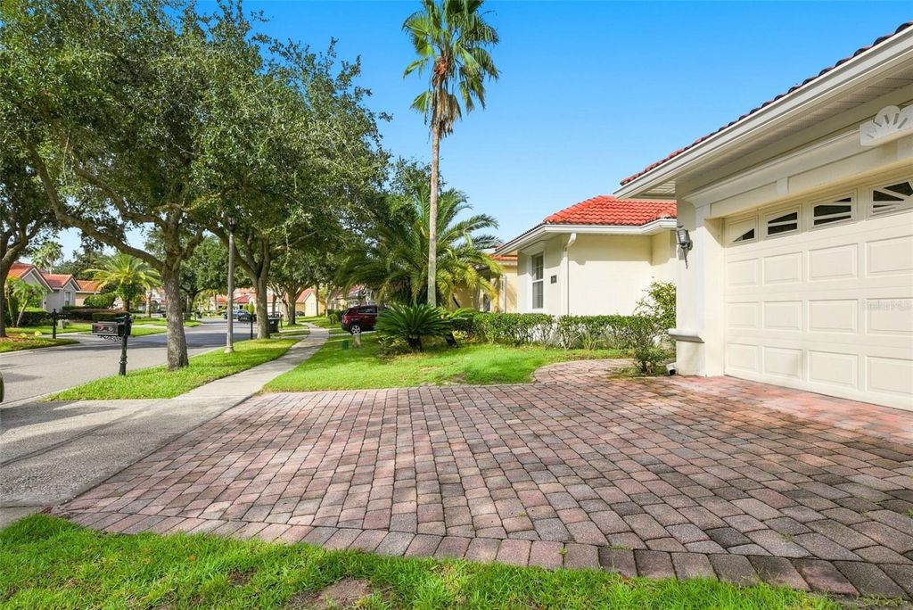 Image 2 of property listing at 929 LASCALA DRIVE, Windermere, FL 34786