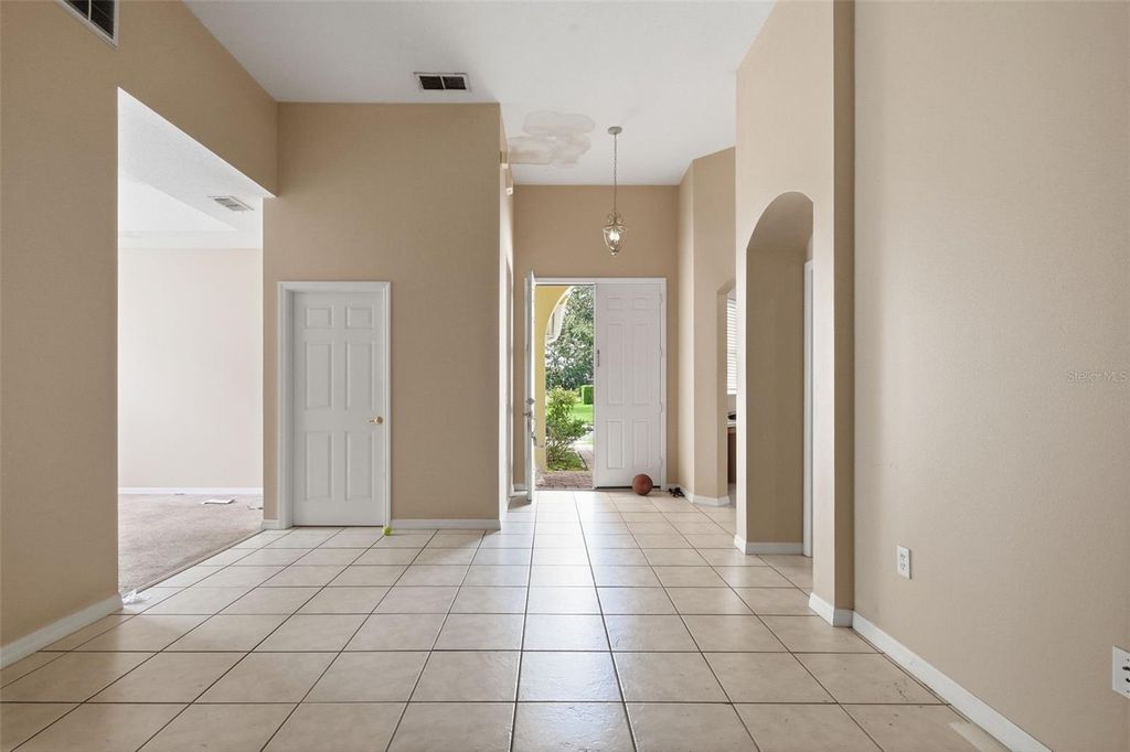 Image 12 of property listing at 929 LASCALA DRIVE, Windermere, FL 34786