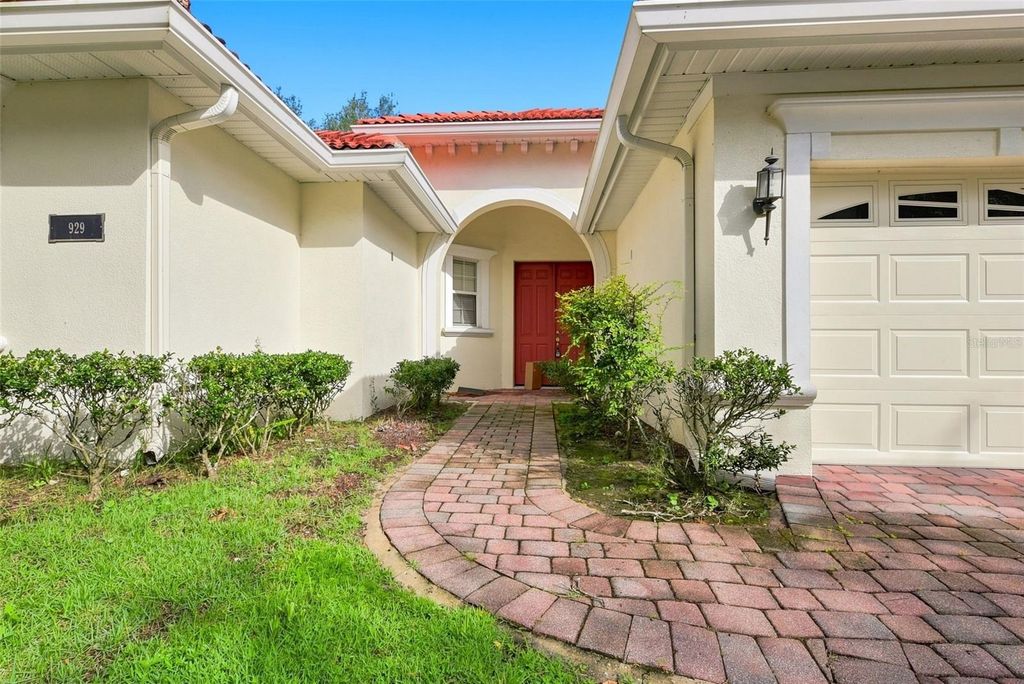 Image 3 of property listing at 929 LASCALA DRIVE, Windermere, FL 34786