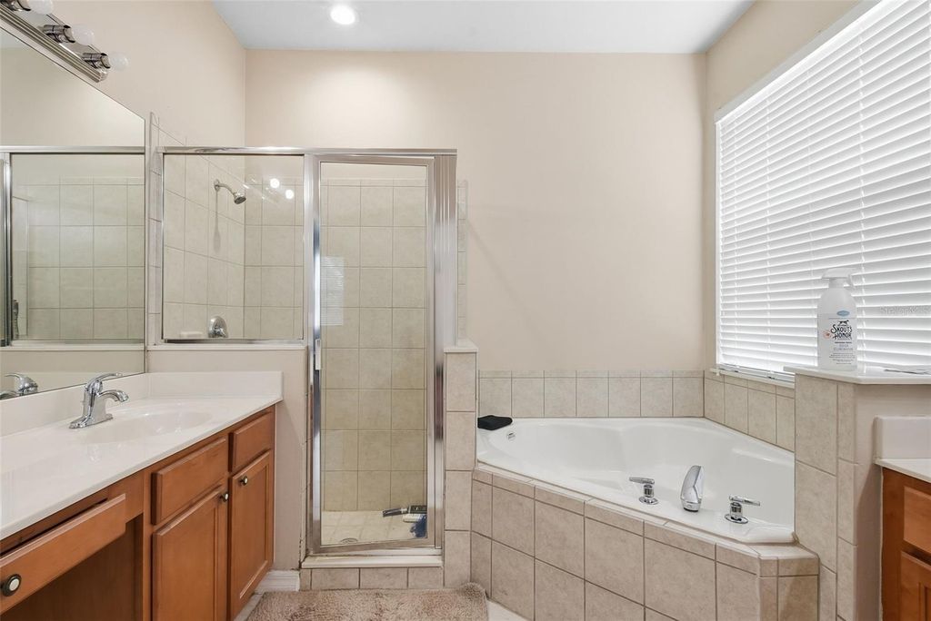 Image 27 of property listing at 929 LASCALA DRIVE, Windermere, FL 34786