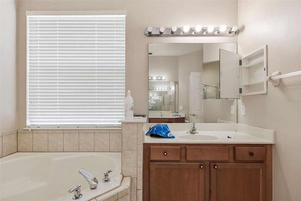 Image 28 of property listing at 929 LASCALA DRIVE, Windermere, FL 34786