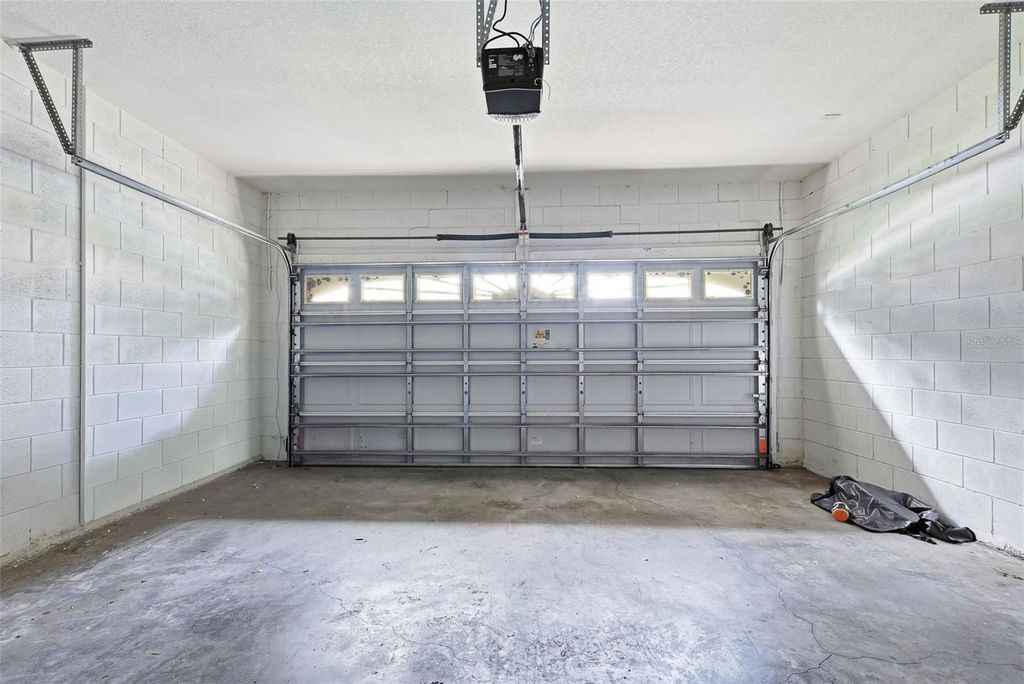 Image 33 of property listing at 929 LASCALA DRIVE, Windermere, FL 34786