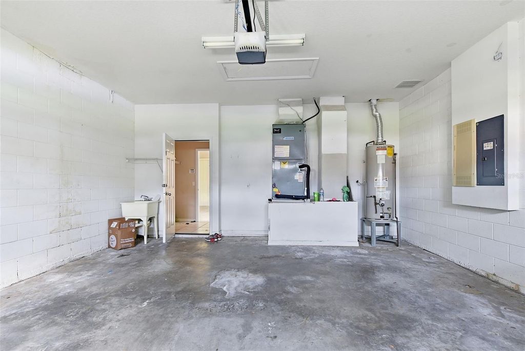 Image 34 of property listing at 929 LASCALA DRIVE, Windermere, FL 34786
