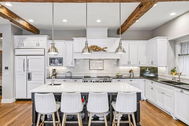 3601 Lerive Way, Chaska, MN 55318