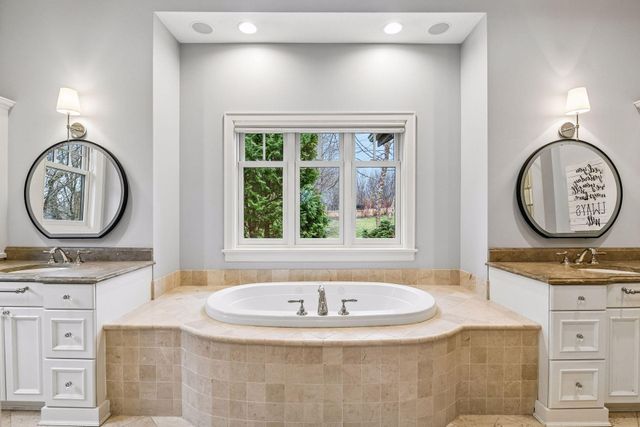 3601 Lerive Way, Chaska, MN 55318