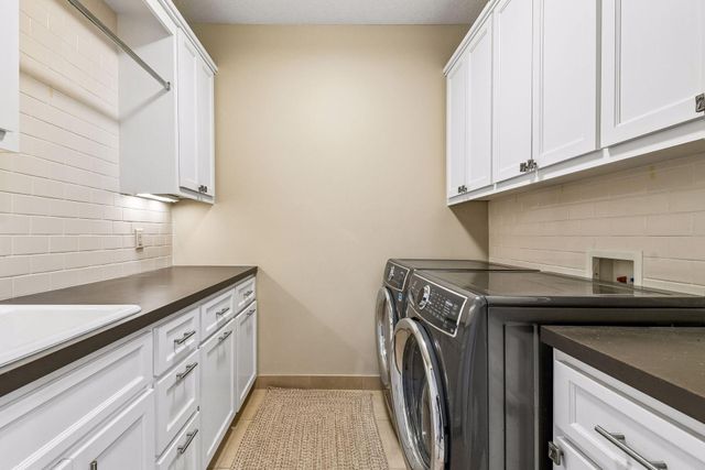 3601 Lerive Way, Chaska, MN 55318