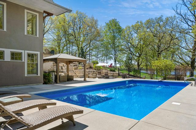 3601 Lerive Way, Chaska, MN 55318