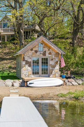 3601 Lerive Way, Chaska, MN 55318