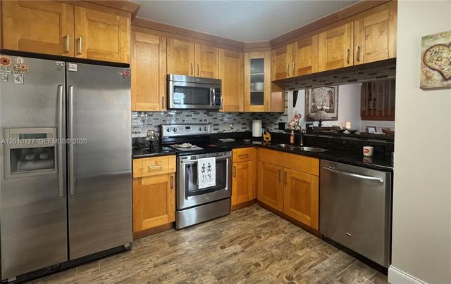 11004 Neptune Dr, Cooper City, FL 33026