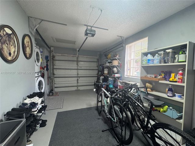 11004 Neptune Dr, Cooper City, FL 33026