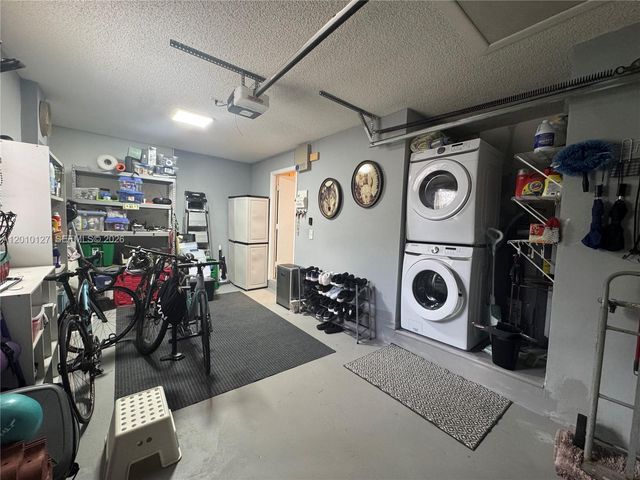 11004 Neptune Dr, Cooper City, FL 33026