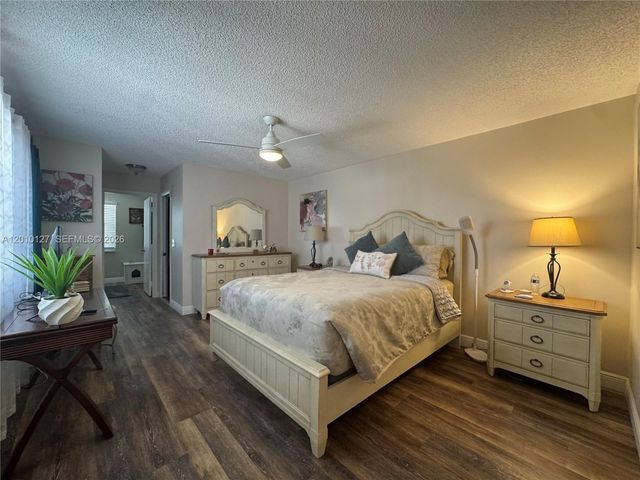 11004 Neptune Dr, Cooper City, FL 33026