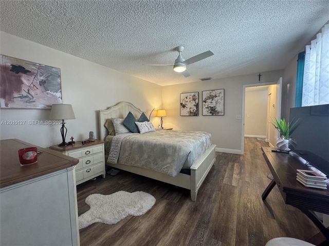 11004 Neptune Dr, Cooper City, FL 33026