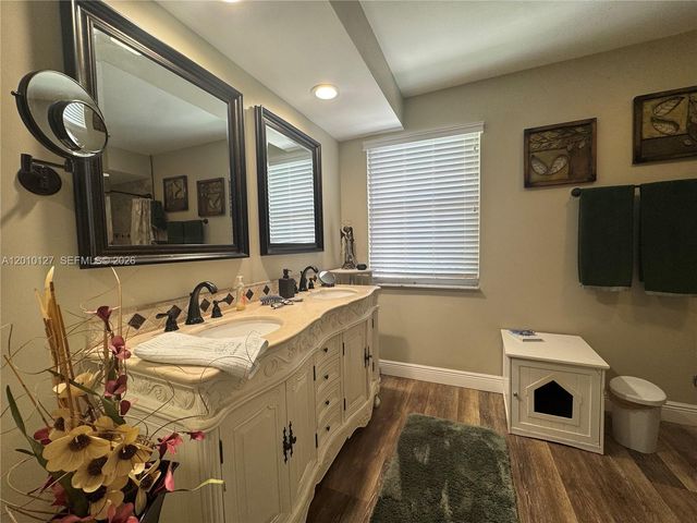 11004 Neptune Dr, Cooper City, FL 33026