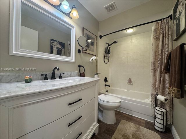 11004 Neptune Dr, Cooper City, FL 33026