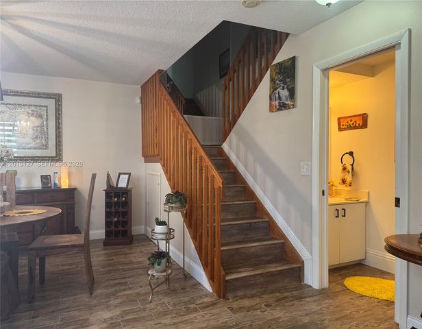 11004 Neptune Dr, Cooper City, FL 33026