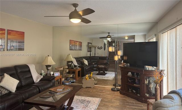 11004 Neptune Dr, Cooper City, FL 33026